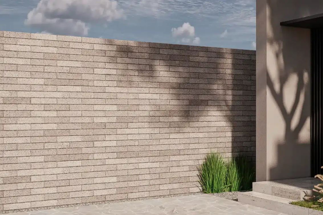 Muro de bloque aparente en arquitectura contemporánea con sombra de árbol